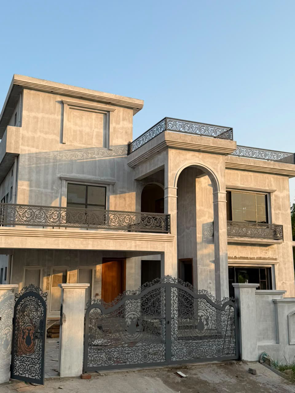 Saran Hotel & Resort
